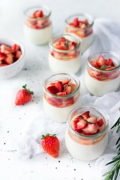 verrines de yaourt à la fraise