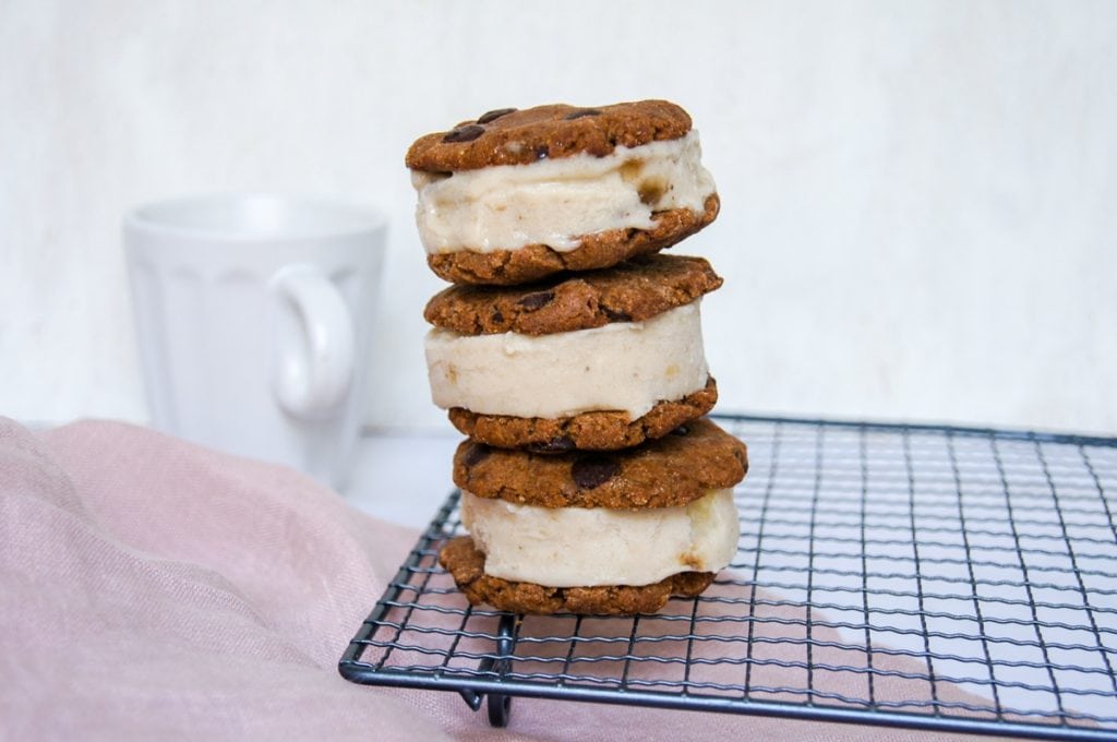 Pile de cookies ice cream sandwich