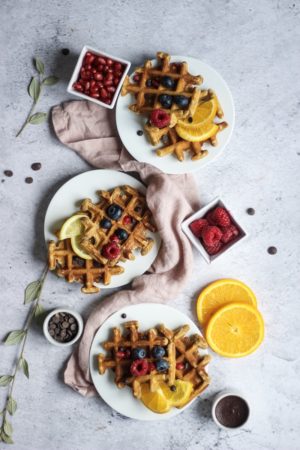 Présentation produit gaufres à la farine d'amande avec fruits