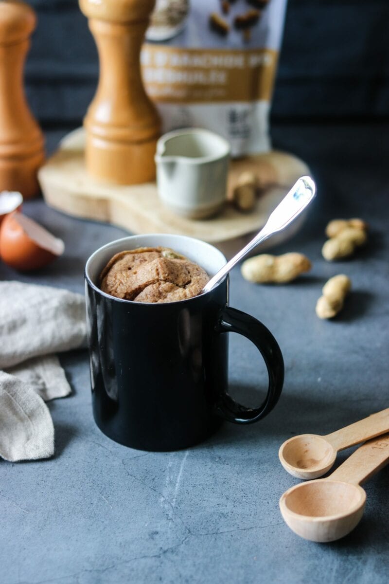 Mug cake sale farine de cacahuète