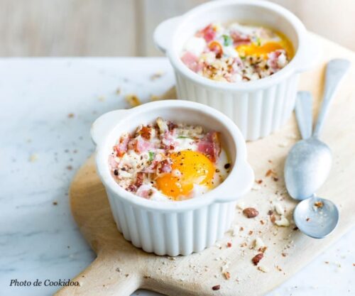 oeufs cocotte comté jambon dans ramequins blancs - Photo Cookidoo