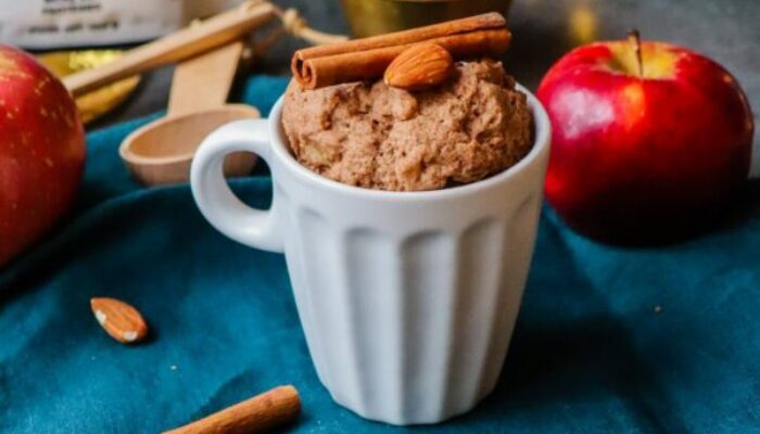 Recette de mug cake protéiné IG BAS amande, pomme et cannelle