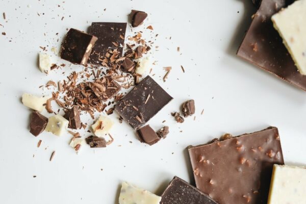 Quelle différence entre cacao, chocolat noir, au lait et blanc ?