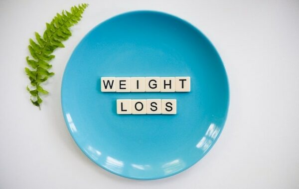 Weight loss dans une assiette - perte de poids - pexels-total-shape