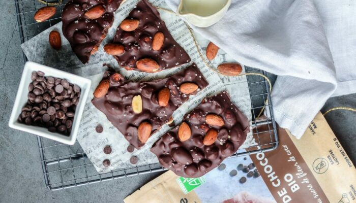 Recette de tablette de chocolat aux amandes bio