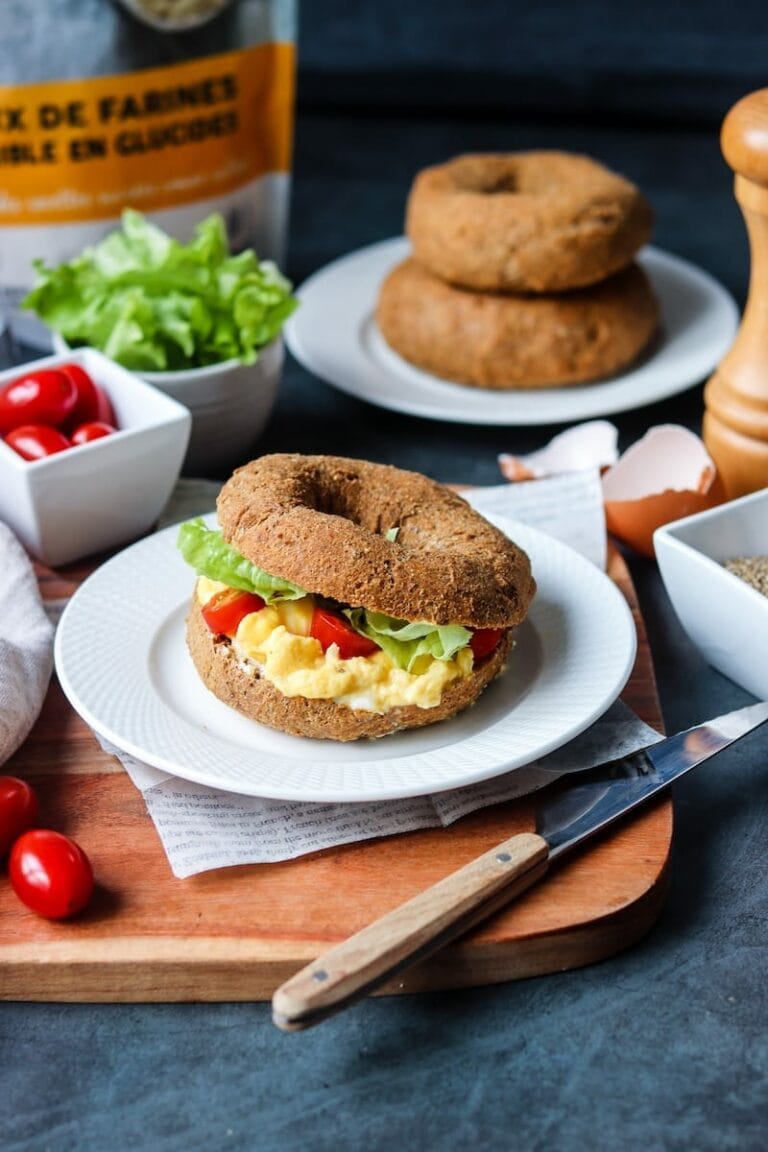 Bagels Mix keto_-6 - oeufs brouillés salade tomate