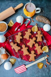 Biscuits aux épices fond noir_