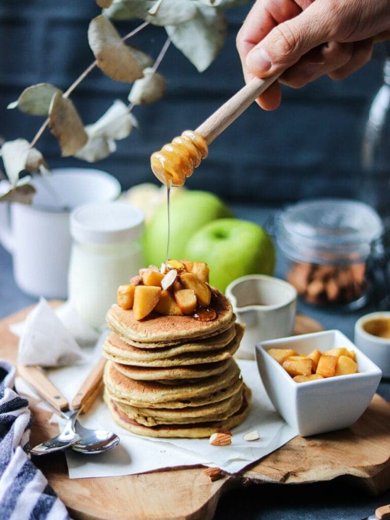 Pancakes_fruit_et_miel
