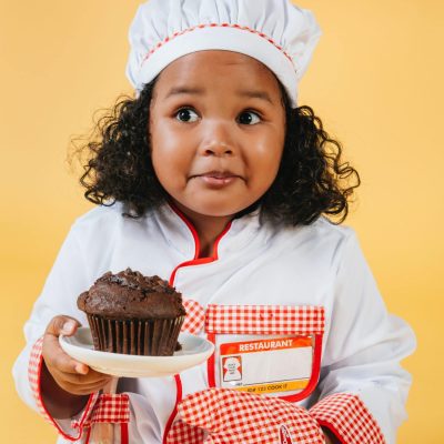 Petite_fille_muffin_gateau_enfant