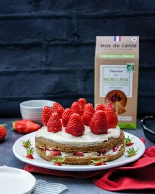 Découvrez notre recette de fraisier IG bas sans sucres raffinés ! 🍓

Gâteau frais, léger, délicieux et IG bas à la fraise pour vos plaisirs gourmands d’été ☀️ ! 

Réalisé à partir de notre moelleux nature à la farine d’amande, l’association de ces deux saveurs particulièrement douces en fait un gâteau subtilement sucré et délicieusement rafraîchissant.

Les ingrédients !

Pour le gâteau:
- 1 préparation pour Moelleux à la farine d’amande Max de Génie 
- 150 ml de lait 🥛
- 4 œufs 🥚
- 100 ml d’huile au gout neutre (pépins de raisin, coco désodorisée) OU 125 g de beurre

Pour la crème: 
- 500 g de fraises🍓
- 500 g de fromage blanc 🥛
- 20 cl de crème liquide entière
- 50 g de sucre de coco🥥
- 1 gousse de vanille

Retrouvez notre recette sur maxdegenie.com !

#fraisier #igbas #recettesaine #bienmanger #fraise #moelleux #gateauigbas